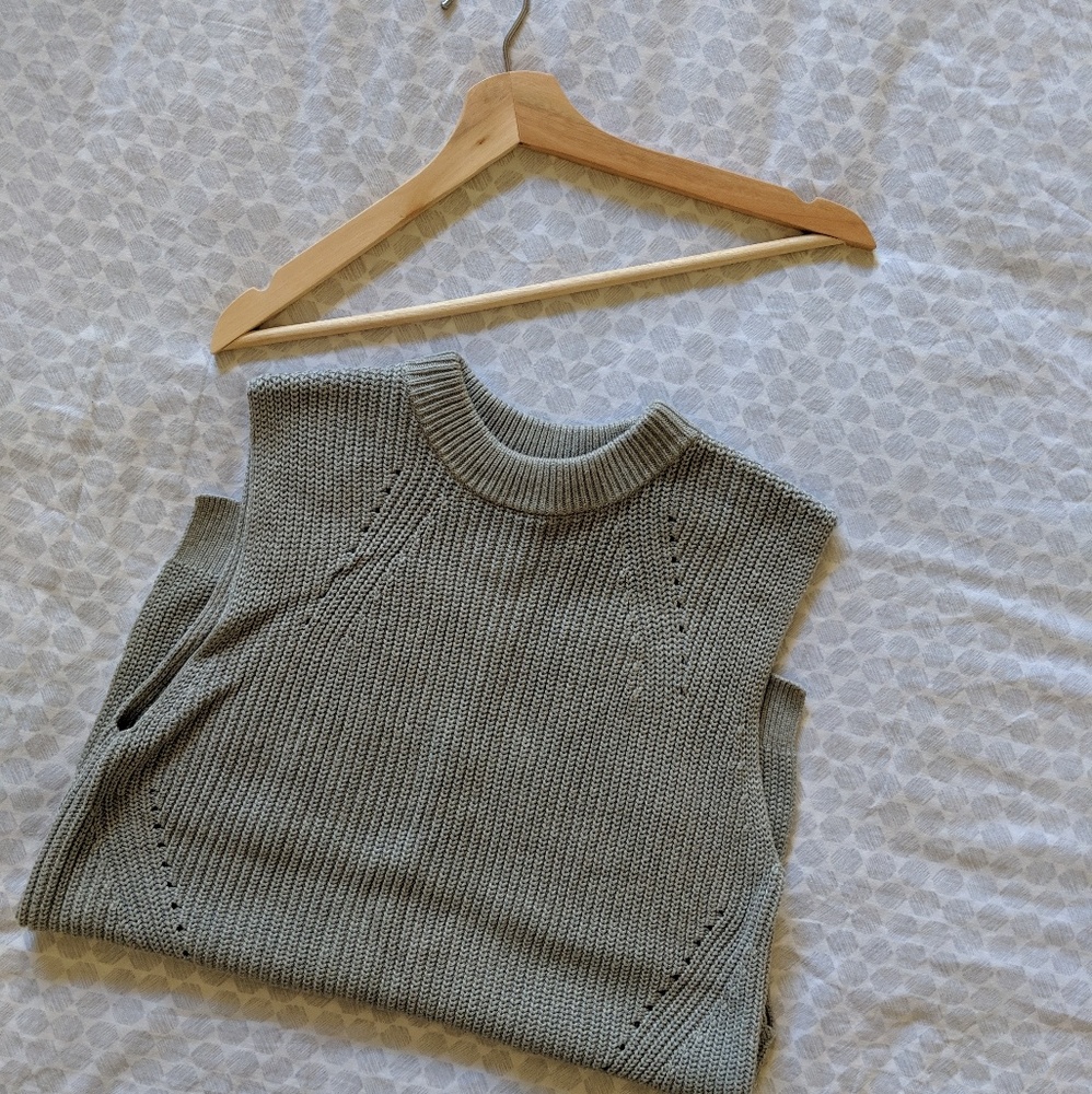 Uniqlo Grey Pull-Over Sweater Vest